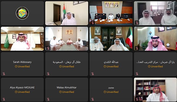  مديرو ورؤساء المراكز والمعاهد التدريبية القضائية والقانونية بدول التعاون خلال الاجتماع