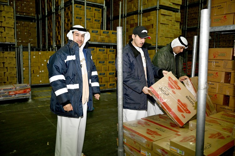 فحص المجمدات داخل ثلاجات الحفظ