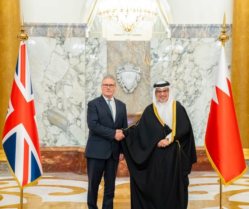 ولي عهد البحرين ورئيس الوزراء البريطاني يبحثان التطورات الإقليمية وتداعياتها على الأمن والاستقرار