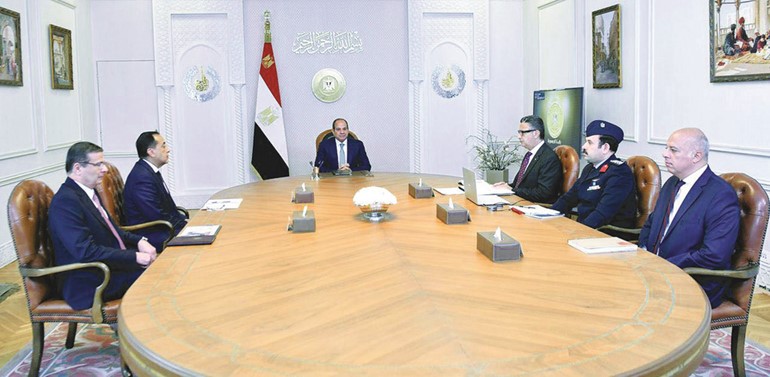 الرئيس عبدالفتاح السيسي خلال الاجتماع مع رئيس الوزراء د.مصطفى مدبولي ووزير التموين د.شريف فاروق ووزير الزراعة علاء الدين فاروق والعقيد د.بهاء الغنام المدير التنفيذي لجهاز مستقبل مصر للتنمية المستدامة