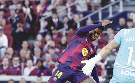 برشلونة يبتعد بالقمة.. وفليك: اللقب لم يُحسم