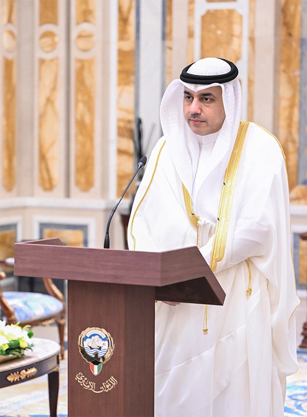 صاحب السمو يستقبل رؤساء البعثات الدبلوماسية الكويتية الجدد لأداء اليمين القانونية