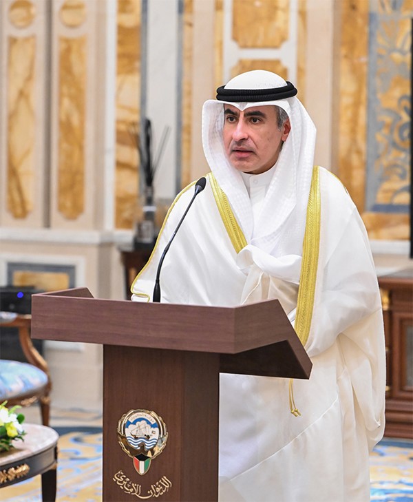 صاحب السمو يستقبل رؤساء البعثات الدبلوماسية الكويتية الجدد لأداء اليمين القانونية