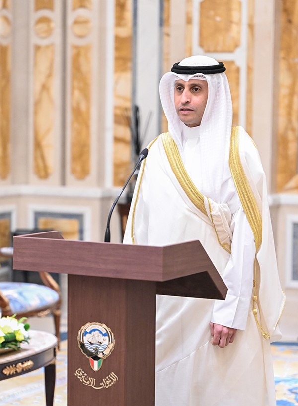 صاحب السمو يستقبل رؤساء البعثات الدبلوماسية الكويتية الجدد لأداء اليمين القانونية