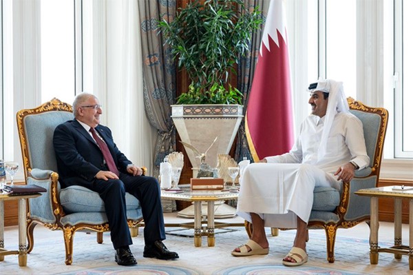أمير قطر يبحث مع وزير الدفاع التركي مستجدات الأوضاع الإقليمية والدولية