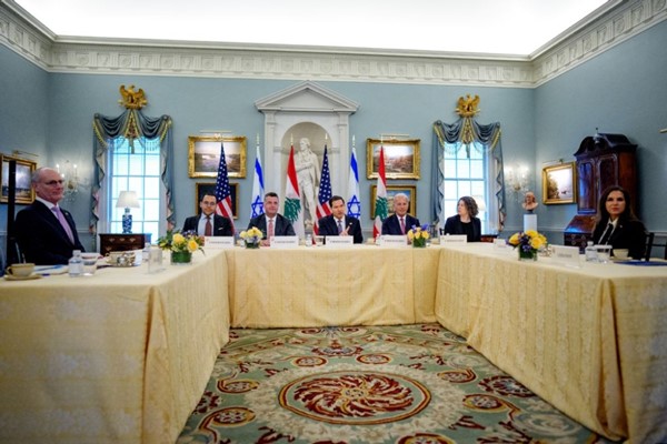بيان أميركي ـ لبناني ـ إسرائيلي مشترك: لبنان يؤكد الحاجة الملحة للتنفيذ الكامل لإعلان وقف الأعمال العدائية