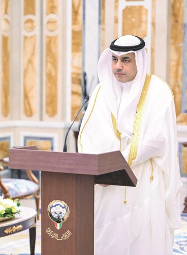 فهد يوسف المسعود خلال أداء اليمين قنصلا عاما للكويت لدى الولايات المتحدة الأميركية في مدينة هيوستن