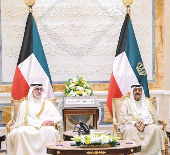 صاحب السمو الأمير الشيخ مشعل الأحمد مستقبلا وزير الخارجية الشيخ جراح الجابر