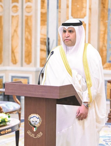 محمد راشد العميري خلال أداء اليمين سفيرا فوق العادة ومفوضا للكويت لدى طاجيكستان