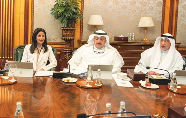 النائب الأول لرئيس مجلس الوزراء ووزير الداخلية الشيخ فهد اليوسف ود.أحمد العوضي ود.نورة المشعان