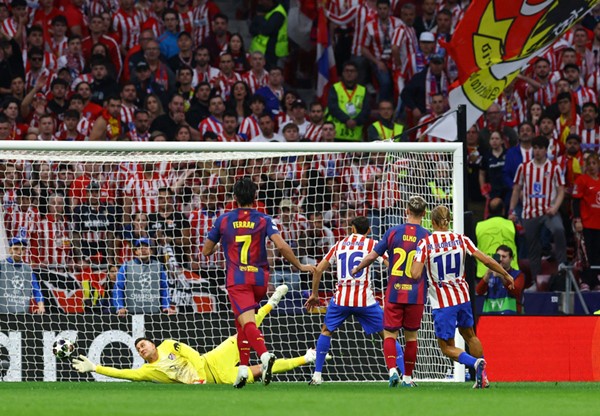 باريس سان جرمان وأتلتيكو مدريد إلى نصف نهائي دوري أبطال أوروبا بتجاوز ليفربول وبرشلونة