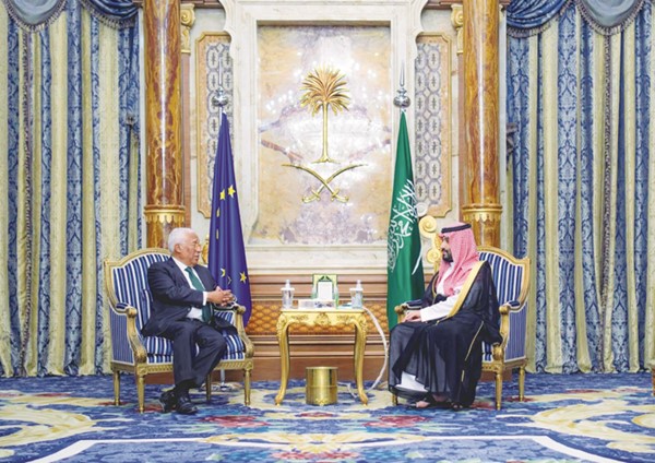 صاحب السمو الملكي الأمير محمد بن سلمان بن عبدالعزيز ولي العهد رئيس مجلس الوزراء السعودي مستقبلا رئيس المجلس الأوروبي أنطونيو كوستا (واس)