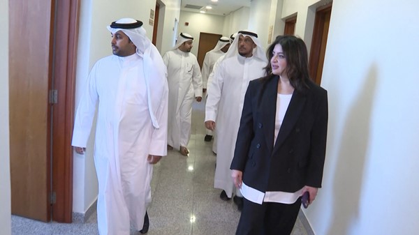 مدير عام البلدية م.منال العصفور تطلع على سير العمل في إدارات البلدية والتزام الموظفين بساعات العمل