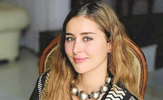 عائشة بن أحمد تعتذر عن «طاهر المصري»