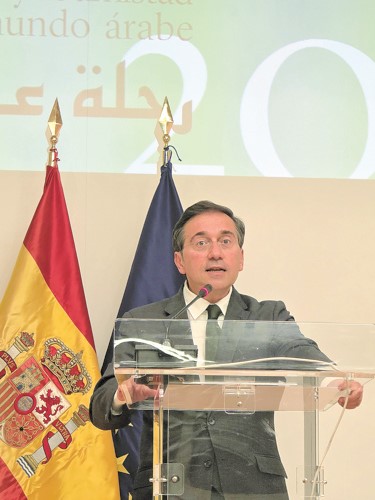 وزير الخارجية الإسباني خوسيه مانويل ألباريس يلقي كلمته