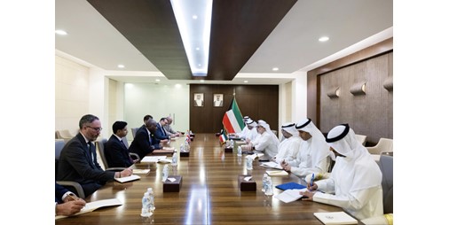 الكويت وبريطانيا: ضمان حرية الملاحة بمضيق هرمز والممرات المائية