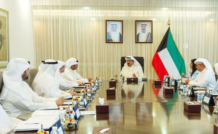 رئيس الوزراء: الحفاظ على الخدمات الأساسية واستمرار تنفيذ المشاريع