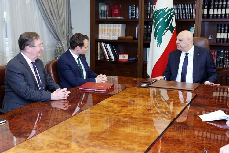 ‏رئيس الجمهورية العماد جوزف عون مستقبلا وزير الدولة البريطاني لشؤون الشرق الأوسط هاميش فالكونر في قصر بعبدا