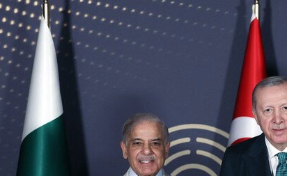 أمير قطر والرئيس التركي ورئيس وزراء باكستان يستعرضون التطورات في المنطقة