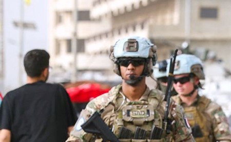 ماكرون يعلن مقتل جندي فرنسي في اعتداء على «اليونيفيل» وإسرائيل تقيم «خطاً أصفر» جنوب لبنان على غرار غزة