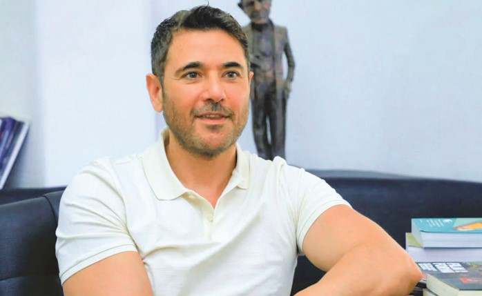 أحمد عز يخوض تجربة «المنصات» للمرة الأولى