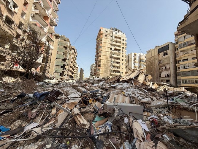 دمار هائل في الضاحية الجنوبية لبيروت يسبب خسائر للاقتصاد الوطني (محمود الطويل)