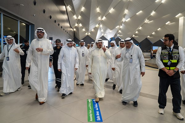 رئيس الوزراء: التنسيق الكامل بين الجهات المعنية لضمان جاهزية المطار للتشغيل
