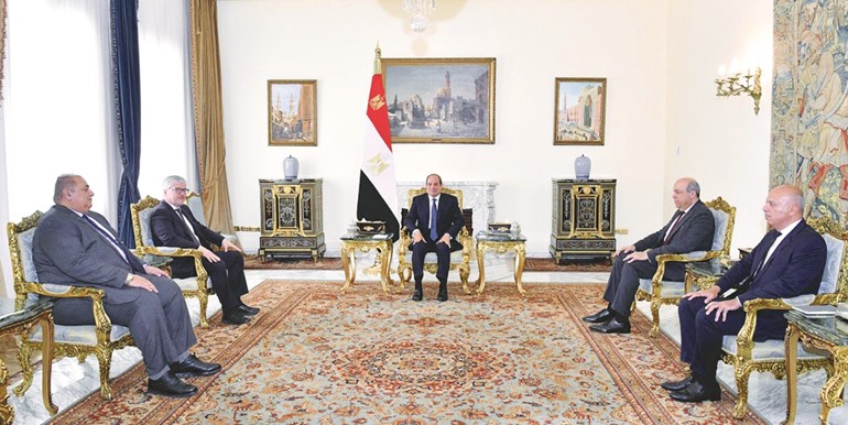 الرئيس عبدالفتاح السيسي مستقبلا خوان كارلوس سالازار سكرتير عام منظمة الطيران المدني الدولي (ايكاو)