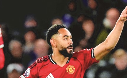 مان يونايتد يهزم تشلسي ويقترب من «الأبطال» و«السيتي» يُقلِّص الفارق مع أرسنال