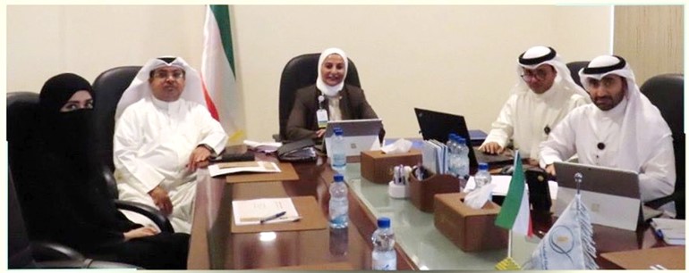 نائب المدير العام للشؤون الفنية وتغذية المجتمع في الهيئة العامة للغذاء والتغذية د. شيماء العصفور خلال مشاركتها في الاجتماع