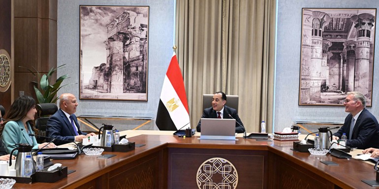 د.مصطفى مدبولي رئيس مجلس الوزراء مترئسا الاجتماع بمقر الحكومة في العاصمة الجديدة