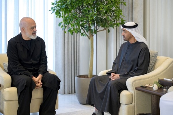 رئيس الإمارات يبحث مع رئيس وزراء ألبانيا العلاقات الثنائية وتطورات الأوضاع الإقليمية