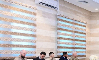 وزير الدفاع يبحث مع وفد عسكري أميركي تعزيز العلاقات والتعاون بمختلف المجالات