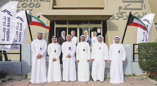 جانب من مشاركة موظفي بنك وربة في بنك الدم المركزي