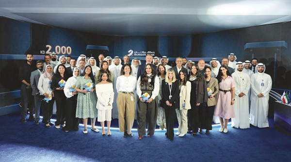 احتفاء الإدارة العليا وفريق بنك برقان بتتويج المليونير الرابع ضمن سحوبات كنز برقان
