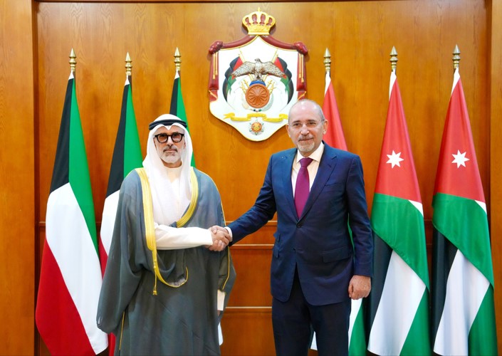 وزير الخارجية الشيخ جراح الجابر مع نائب رئيس الوزراء ووزير الخارجية وشؤون المغتربين بالمملكة الأردنية أيمن الصفدي