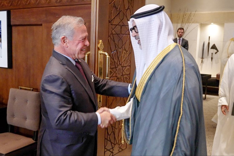 ملك المملكة الأردنية الهاشمية الملك عبدالله الثاني مستقبلا وزير الخارجية الشيخ جراح الجابر