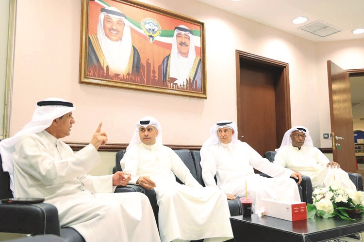 لقاء وزير الدولة لشؤون الشباب والرياضة د.طارق الجلاهمة مع رئيس نادي كاظمة أسعد البنوان بحضور وليد الياقوت وسالم العبكل