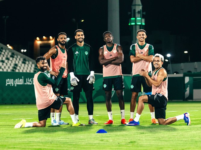 لاعبو الأهلي خلال الاستعداد لمواجهة النصر اليوم