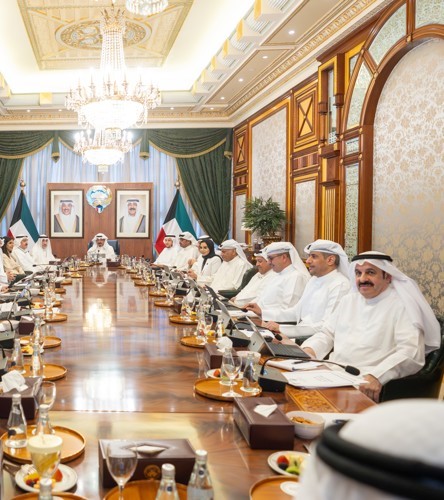مجلس الوزراء: عودة الدراسة حضوريًا لطلبة المرحلة الثانوية في جميع الأنظمة التعليمية اعتبارا من الأحد المقبل