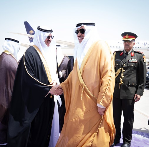 ممثل صاحب السمو الأمير الشيخ مشعل الأحمد سمو ولي العهد  الشيخ صباح الخالد لدى مغادرته جدة وفي وداعه سفير خادم الحرمين الشريفين صاحب السمو الأمير سلطان بن سعد