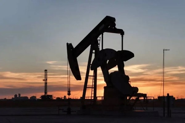 العقود الآجلة لخام برنت تقفز إلى 119.50 دولاراً.. أعلى مستوياتها منذ يونيو 2022