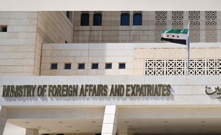 وزارة الخارجية السورية تؤكد أن لا تغيير أو تعديل في إجراءات الدخول المعتمدة إلى سورية