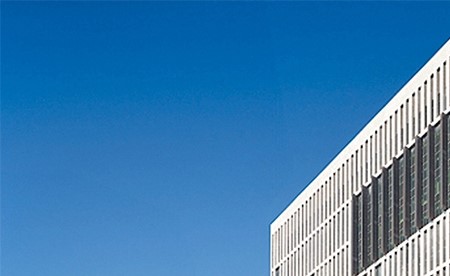 محكمة أمن الدولة تقضي بالحبس 3 سنوات لـ4 متهمين والامتناع لـ50 وبراءة 8 في قضايا التعاطف مع العدوان الإيراني وإثارة الفتنة الطائفية وإذاعة أخبار كاذبة