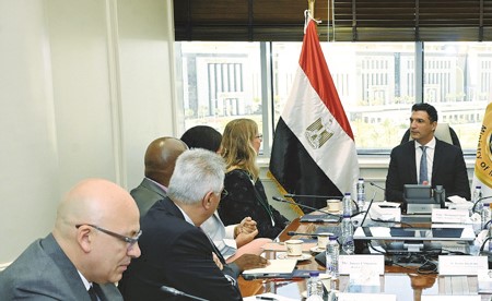 «الصناعة»: نعمل على جذب كبريات شركات صناعة السيارات لبدء التصنيع الفعلي في مصر