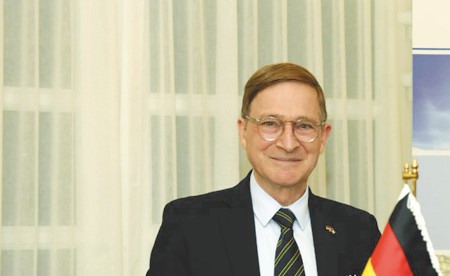 السفير الألماني لـ «الأنباء»: أمن الملاحة في «هرمز» أولوية وندعم الجهود الرامية لتثبيت وقف إطلاق النار