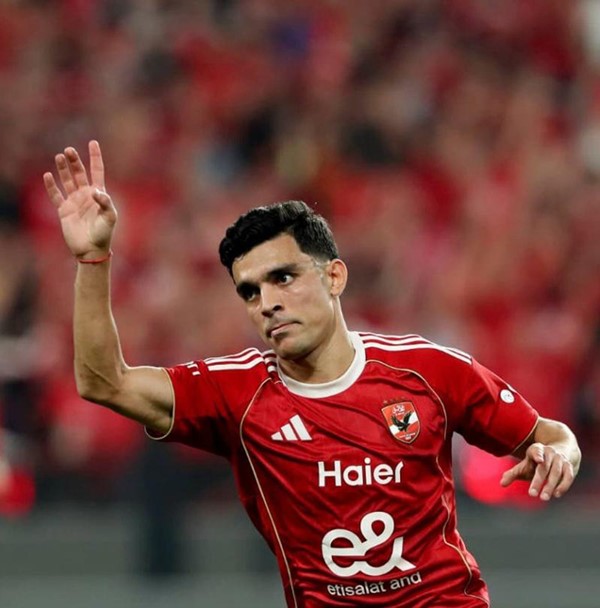 الأهلي يهزم الزمالك بثلاثية نظيفة في قمة الدوري المصري