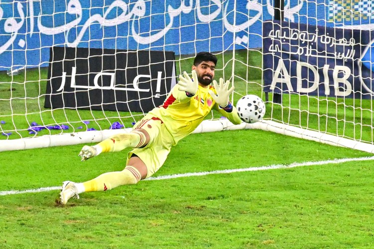 زايد الحمادي تألق وقاد الوحدة لحصد لقب كأس الرابطة الإماراتية