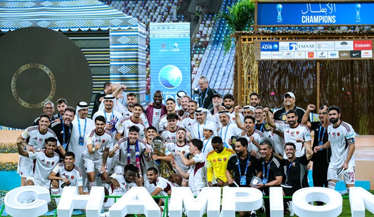 فرحة لاعبي الوحدة بلقب كأس رابطة كرة القدم الإماراتية