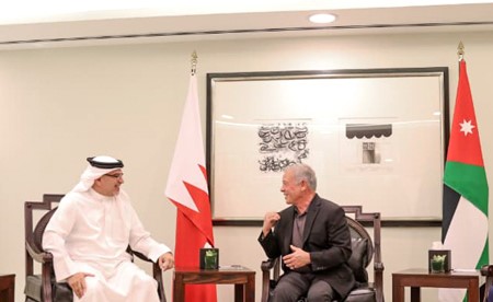 ملك الأردن وولي عهد البحرين يبحثان تعزيز التعاون للتعامل مع التبعات الاقتصادية للتصعيد الأخير في المنطقة